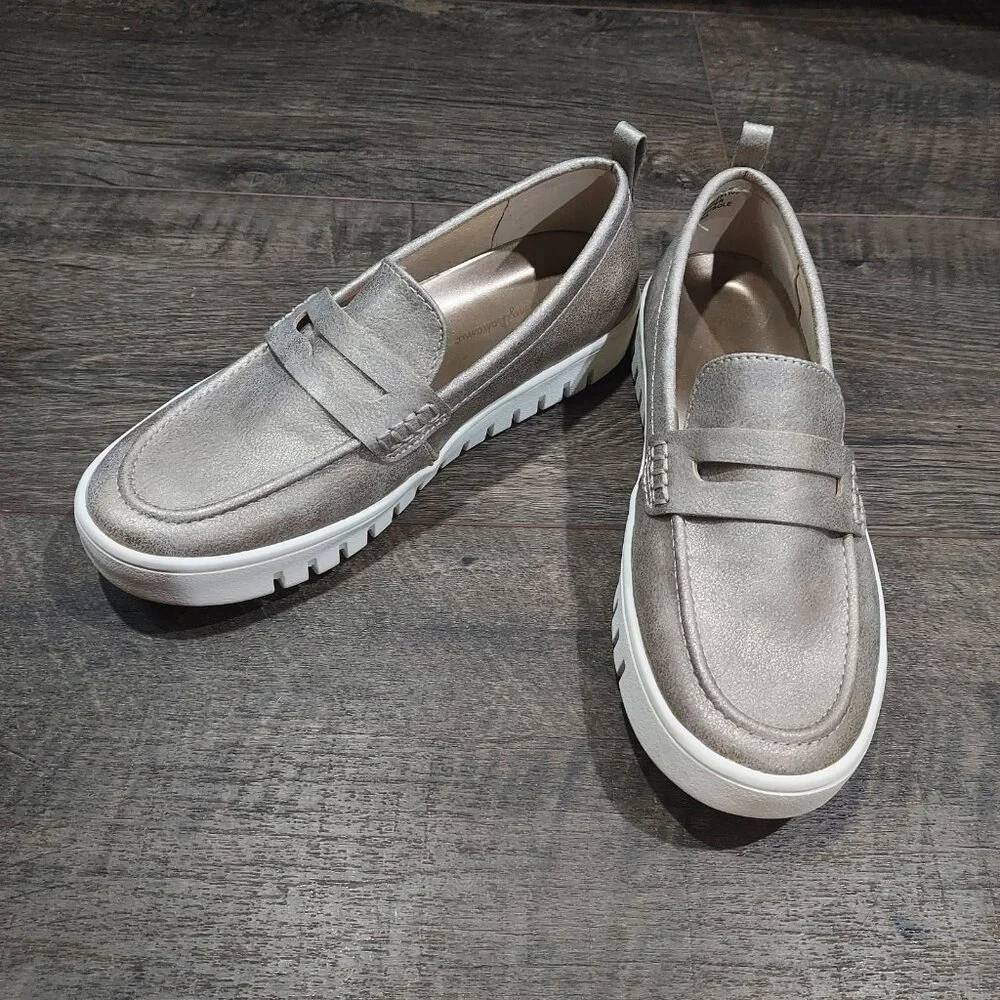 Tommy Bahama Gold Slip On Loafers Size 6.5 Preppy - Picture 3 of 9